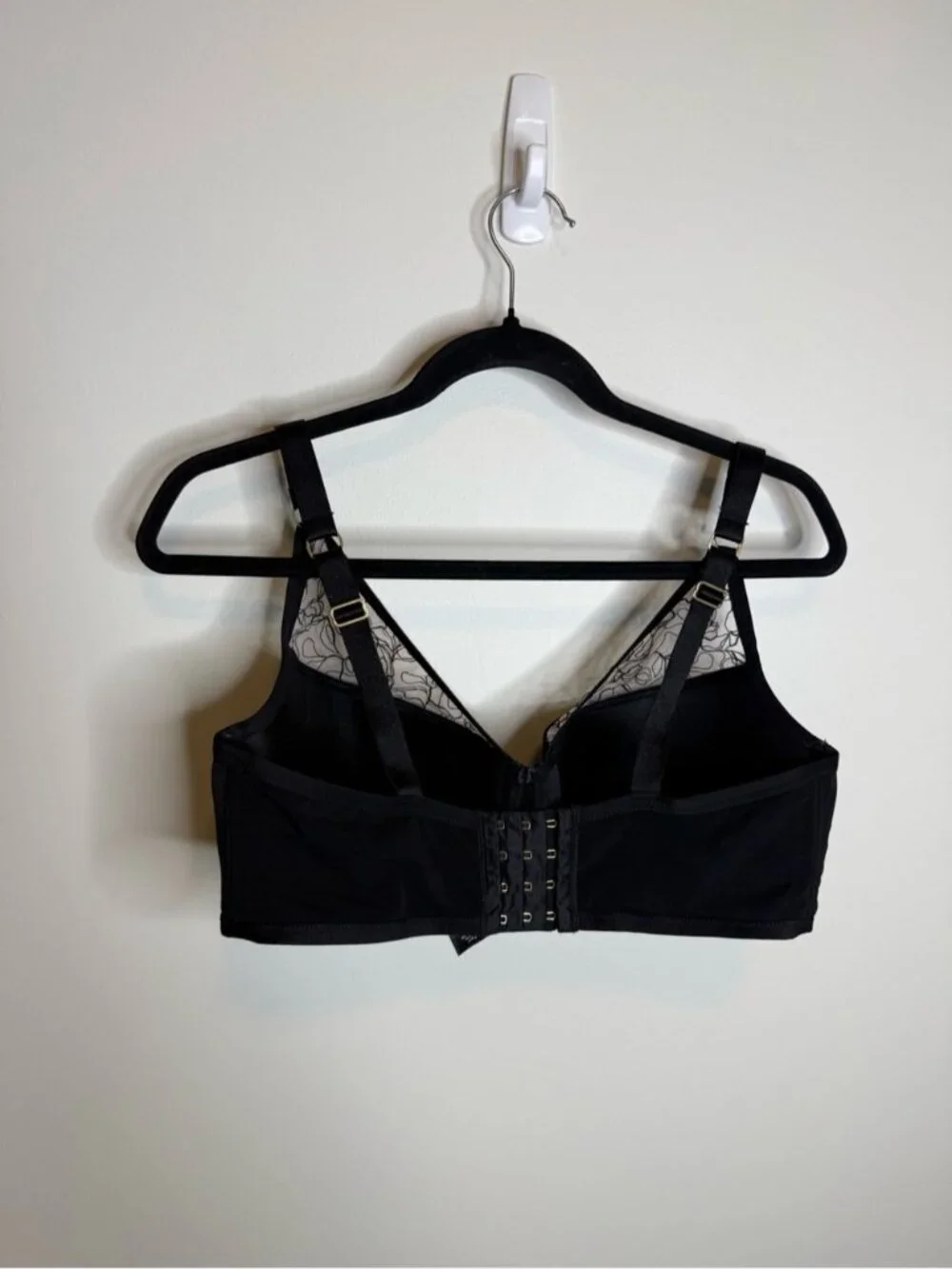 Ashley Graham Black Underwire Bra with Floral Lace Panels size 36G